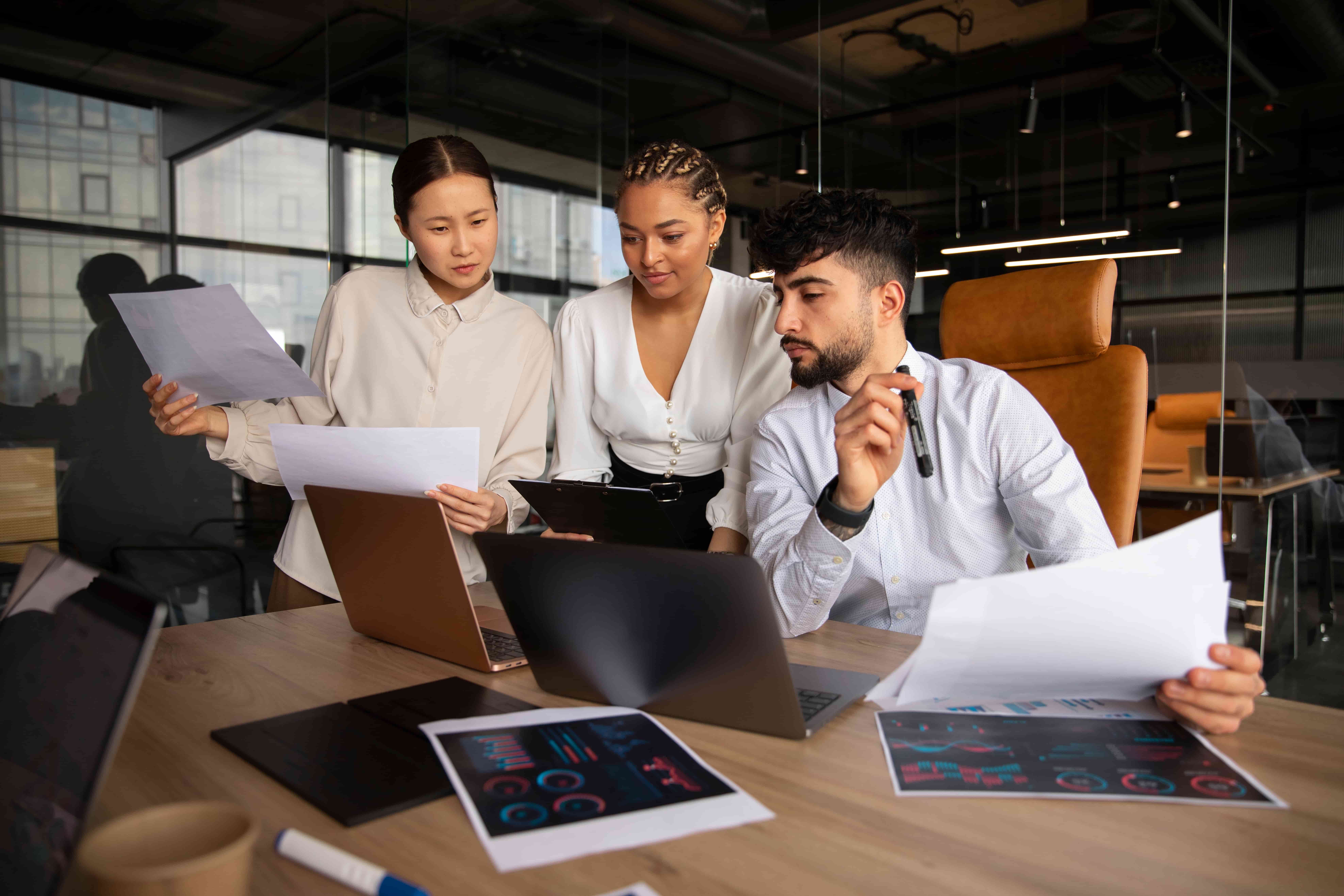 Controle de jornada de trabalho e banco de horas: como manter a empresa regular